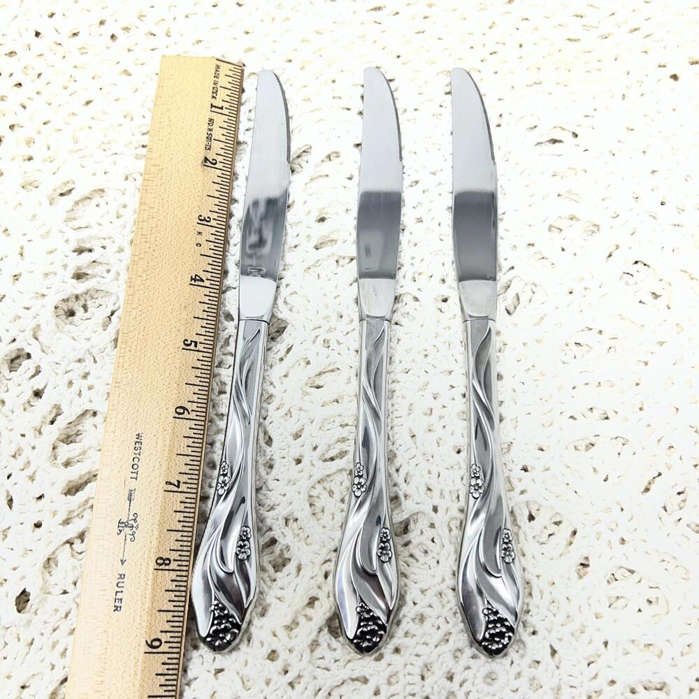 Oneida Lorilei Dinner Knives - Lot of 3 -‎ Stainless Steel Floral Pattern - Picture 6 of 6